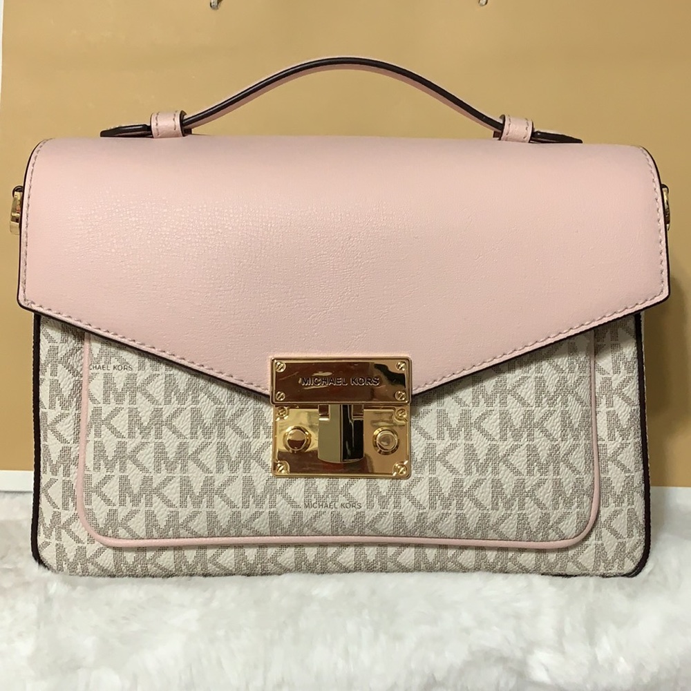 Michael Kors Vanilla Pink Messenger Crossbody - Picture 1 of 16